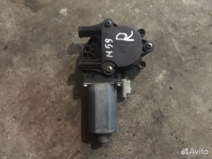 Мотор стеклоподъемника правого Пежо Партнер М59