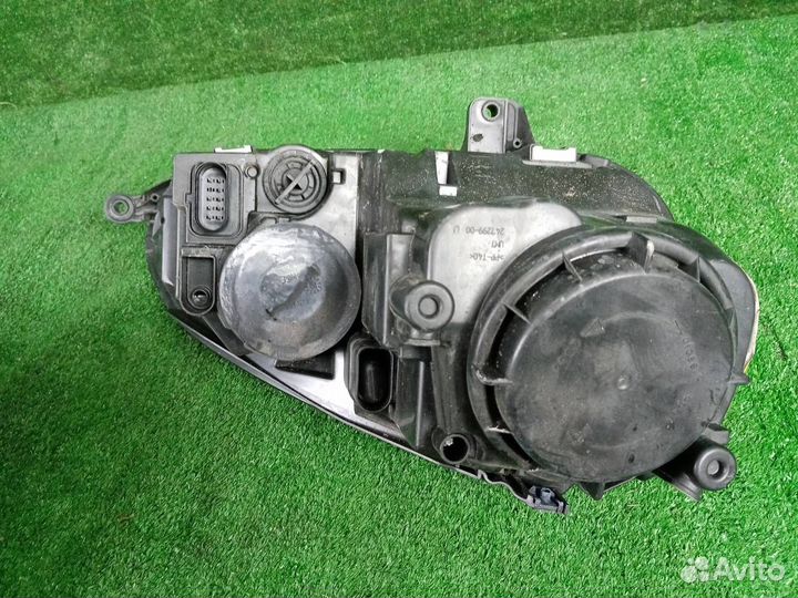 Фара передняя левая Volkswagen Jetta 5 BLG (1.4)