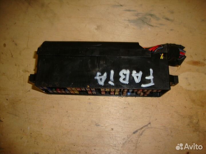 Блок предохранителей салонный Skoda Fabia 2007-201