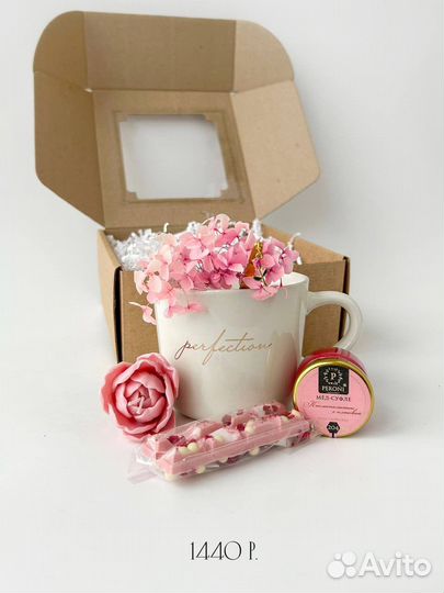 Подарки в коробках Momento Present