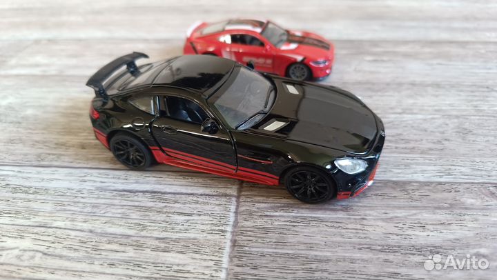 2шт. коллекционные машинки металлические Mercedes