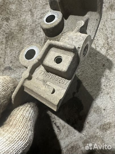 Кронштейн ГБЦ Renault Duster 2.0 F4R