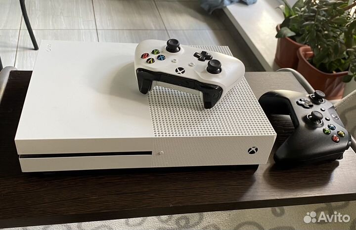 Xbox One s 1tb с играми