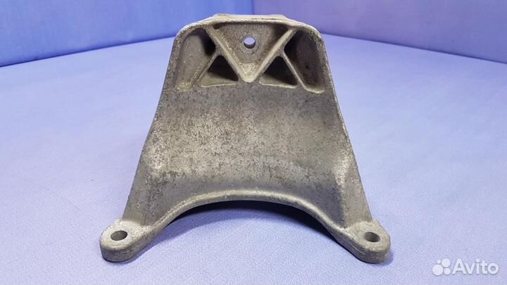 Кронштейн кпп BMW 5-серия E60/E61