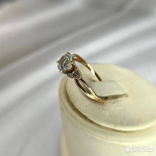 Золотое кольцо 585 пробы с топазом золото