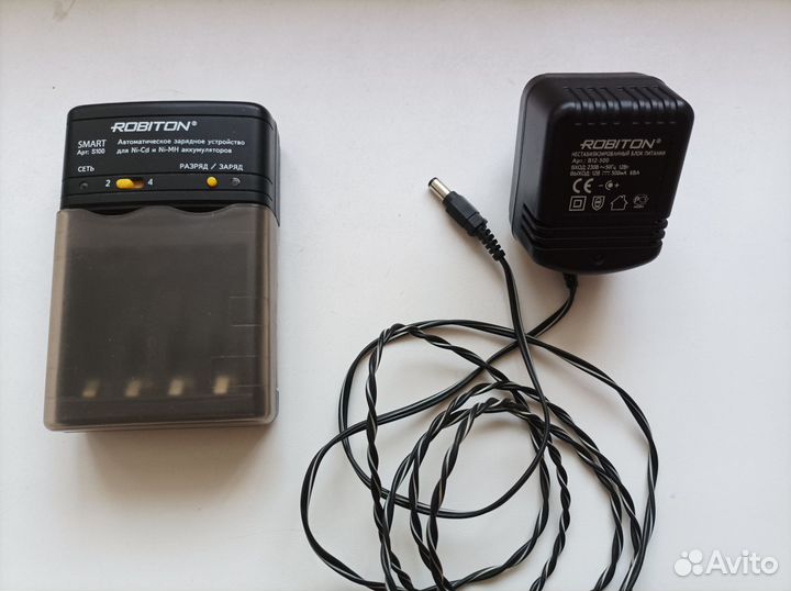 Зарядное устройство Robiton S100