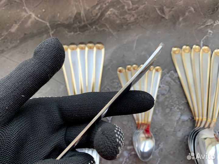 Набор столовых приборов (вилки и ложки)