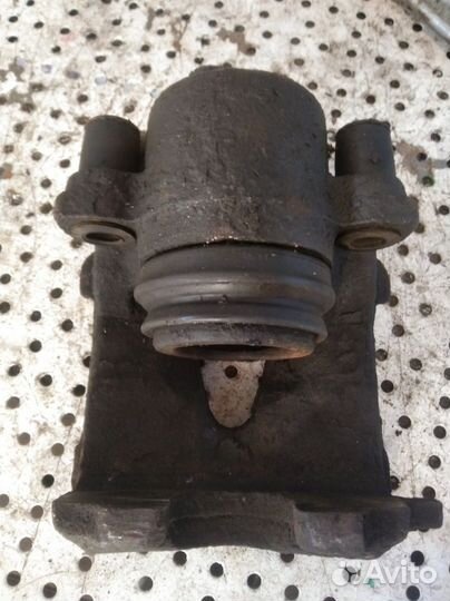 Суппорт тормозной передний левый Volkswagen Golf