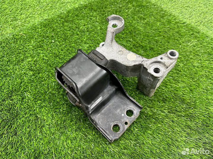 Подушка двигателя 122 т. км передняя правая Nissan