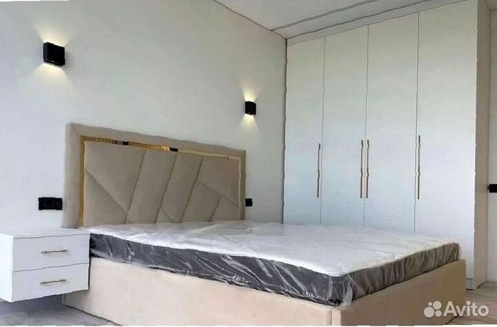 Кровать с подъемным механизмом двуспальная