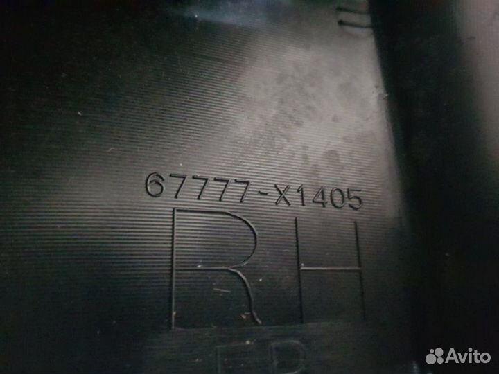 Обшивка двери передней правой Toyota Camry V50