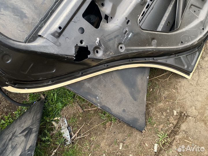 Заднне левая дверь новая Мерседес w211
