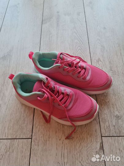 Кроссовки для девочки
