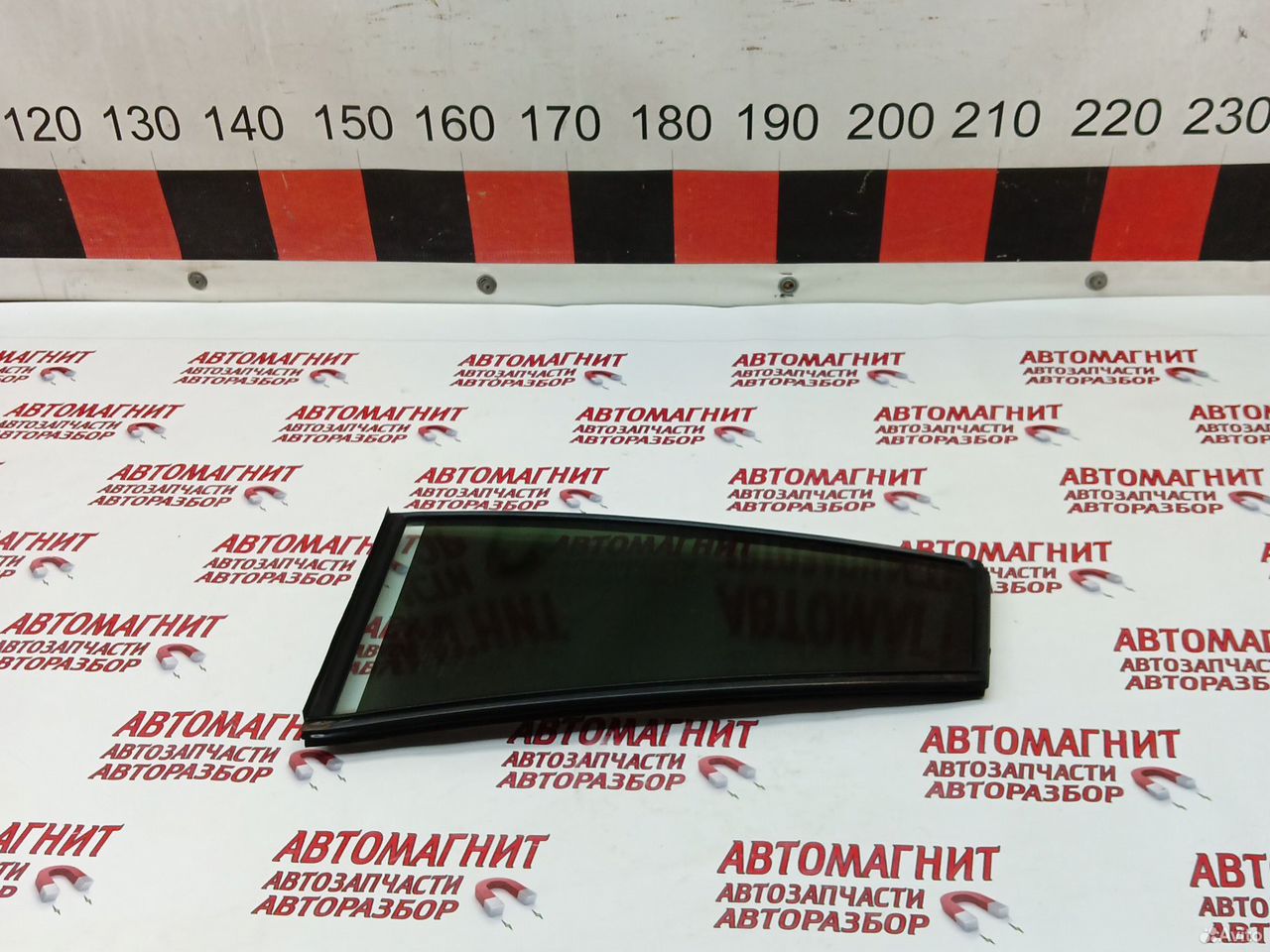 Форточка задняя левая Ссаньенг Кайрон