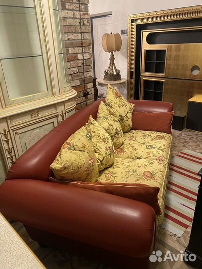 Диван кожаный. Италия