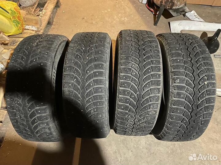 Bridgestone Blizzak Spike-01 225/60 R17 103T