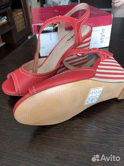 Босоножки новые