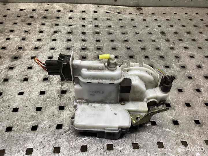 Замок двери передней левой Volkswagen Golf