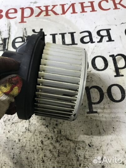 Моторчик отопителя Nissan Pathfinder