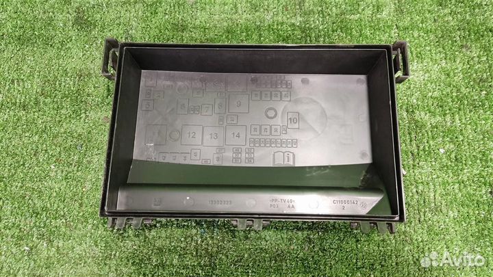 Крышка блока предохранителей (моторный отсек) Ope