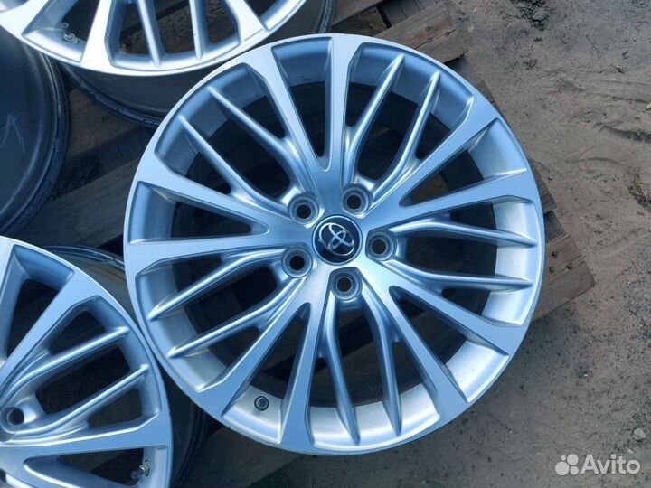 Toyota Camry 70 Ориг Датчики R18 5x114.3 ET50 8J