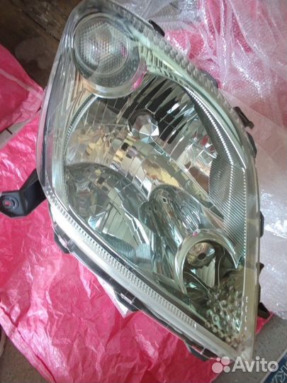 Фара Toyota Ist ксенон 52-064 оригинал новая
