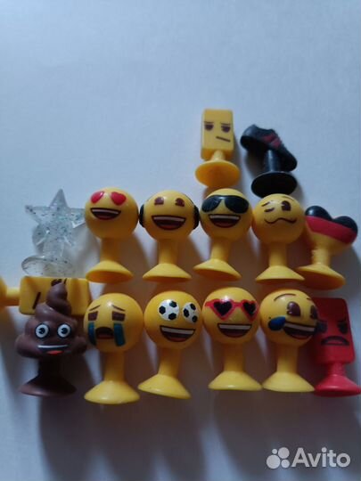 Прилипали футбольные эмодзи