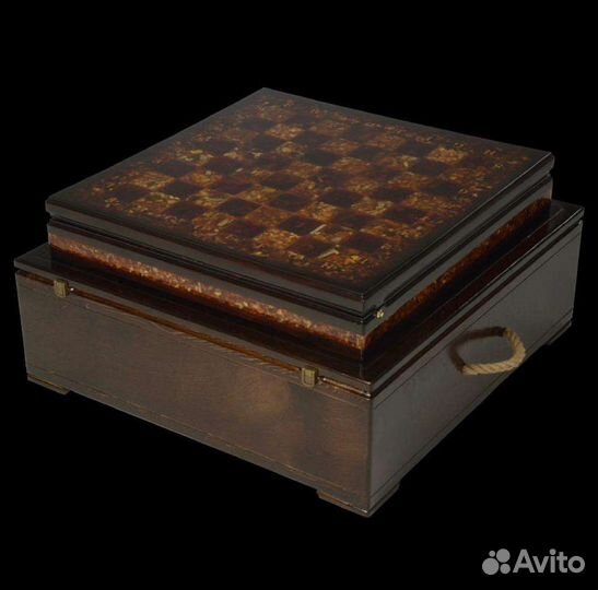 Шахматы ручной работы из янтаря