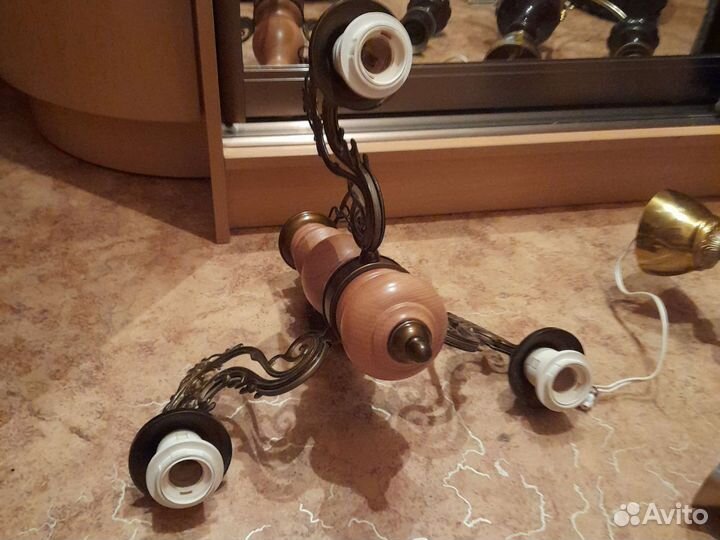 2 люстры с плафонами