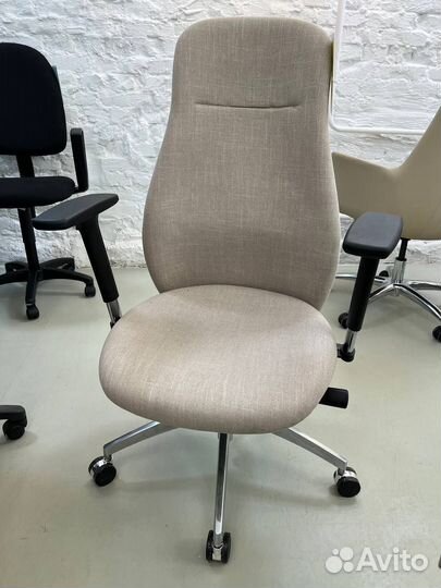 Кресло офисное Мальта бежевый ткань