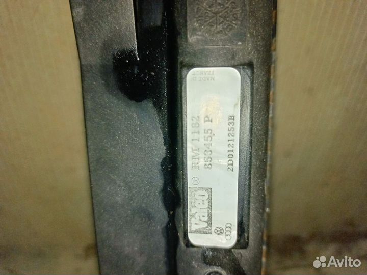 Пластиковый бачок радиатора