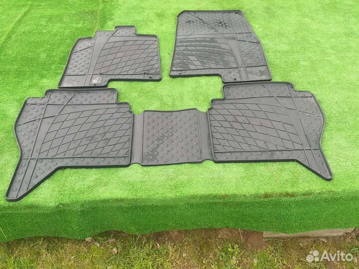 Автомобильные коврики резиновые mitsubishi
