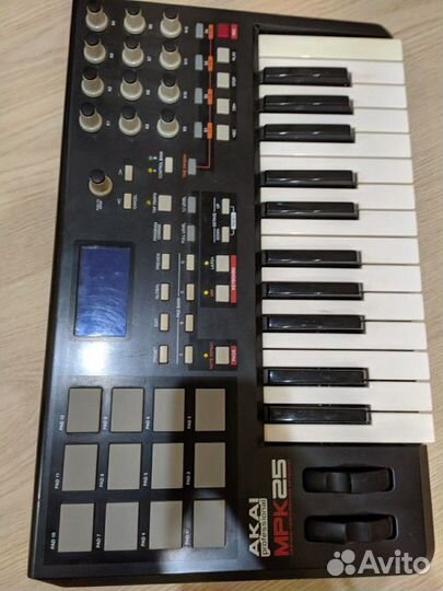 Akai Professional MPK 25 midi клавиатура