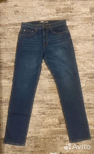 Классические прямые джинсы