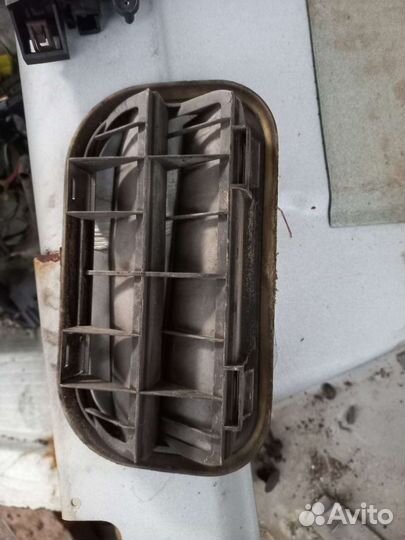 Вентиляция багажника Ford Focus 2 2008 седан