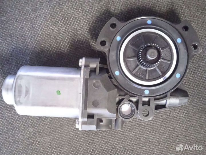 Мотор стеклоподъемника задний правый ix 35/ Tucson