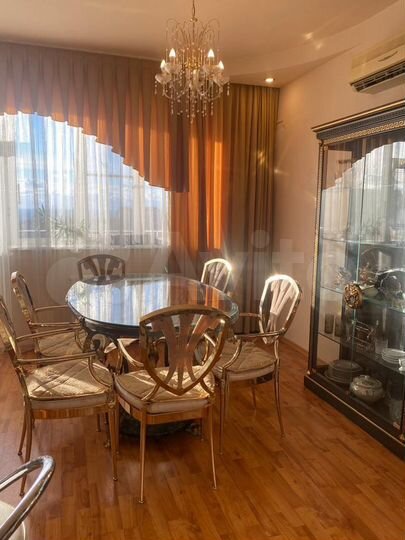 4-к. квартира, 100 м², 2/4 эт.