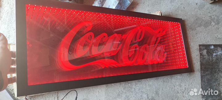 Световая вывеска coca cola