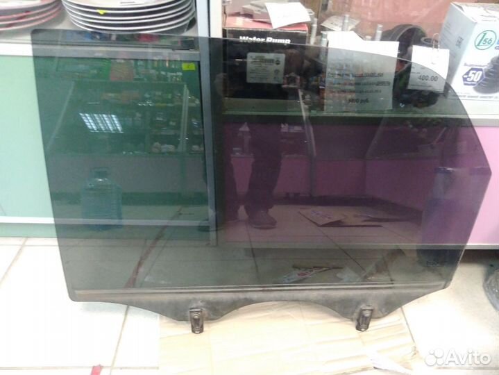 Стекло двери заднее левое Киа Спортаж 2009г