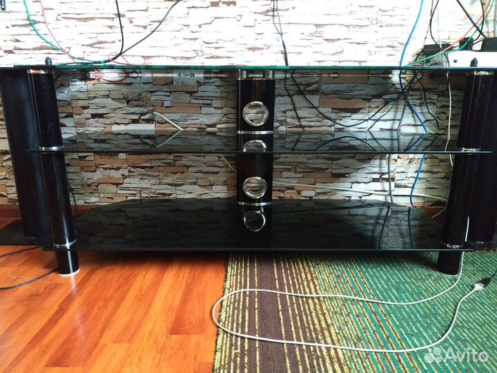 Стеклянная тумба под тв