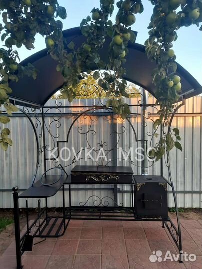 Мангал с крышей