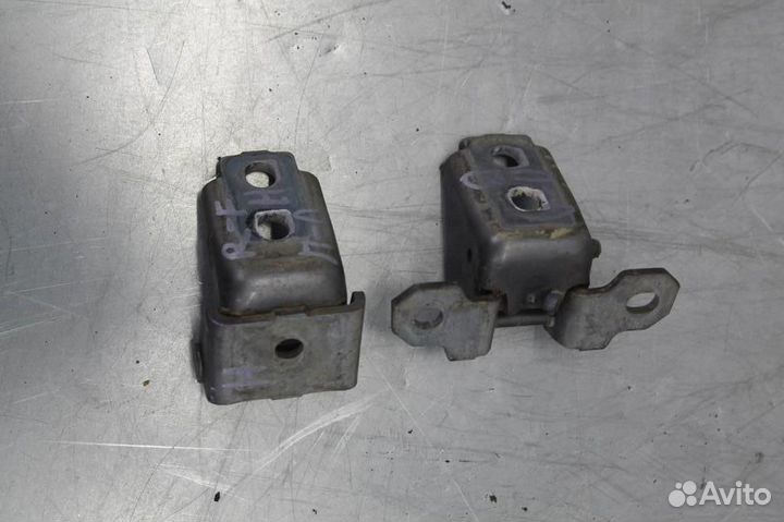 Петли двери передней левой Renault Fluence