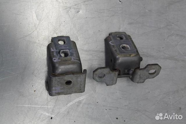 Петли двери передней левой Renault Fluence