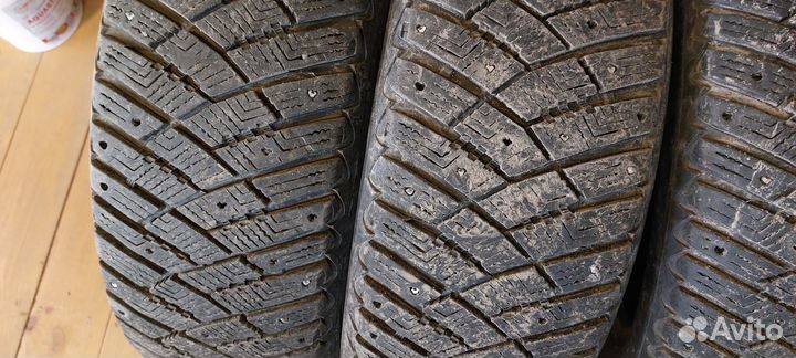 Goodyear UltraGrip 205/60 R16