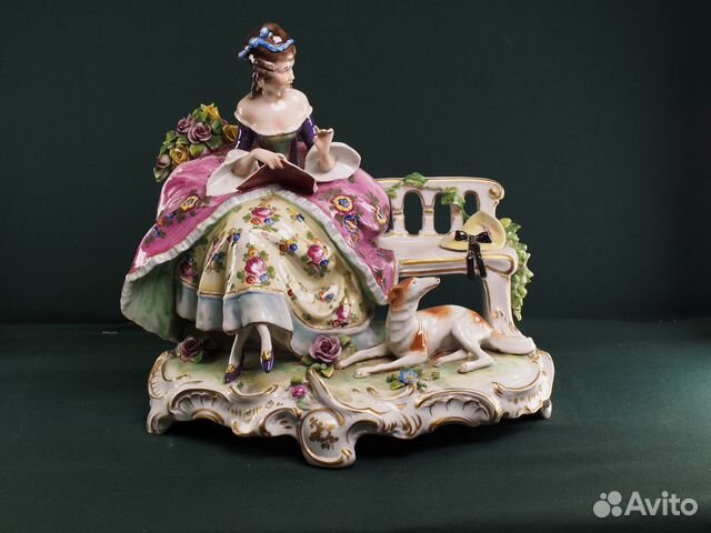 Фарфоровая статуэтка 