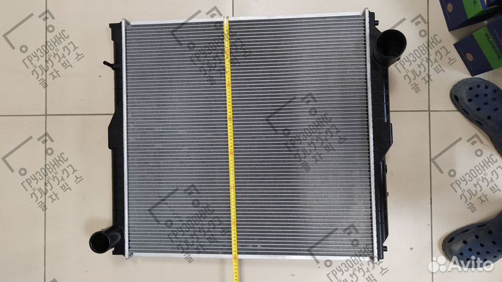 Радиатор охлаждения двигателя nissan diesel, UD 19