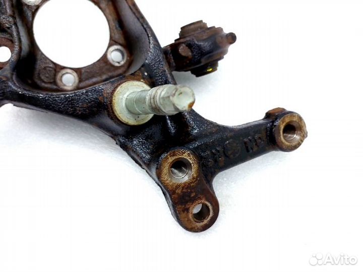 Кулак поворотный задний правый Toyota Camry XV70