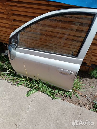 Toyota platz дверь