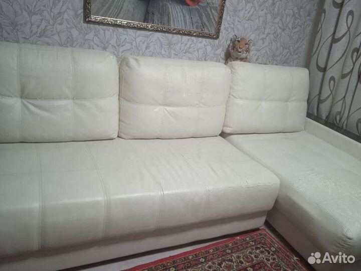 Кожаный угловой диван бу