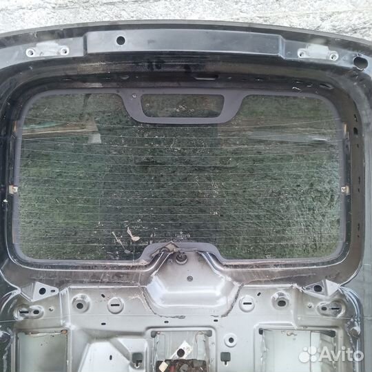 Заднее стекло крайслер вояджер